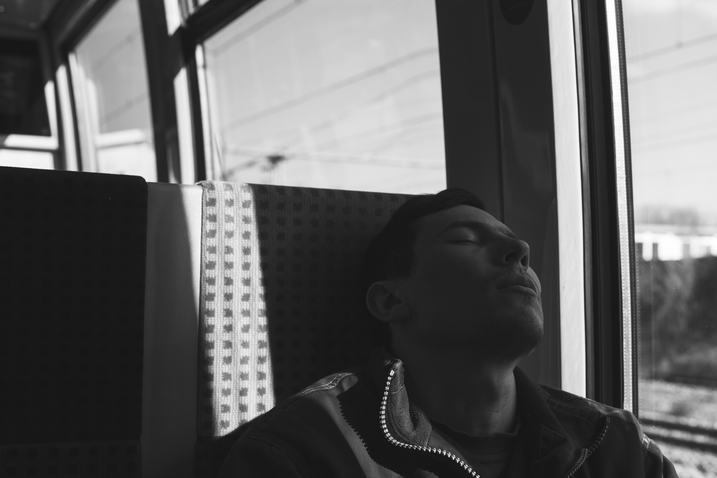 Lire la suite à propos de l’article Le dormeur du 17h16